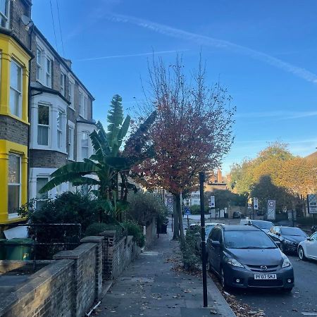 Self-Contained Flat On The 2Nd Floor You Will Share With One Other Guest, In A Family House 2 Minutes Walk From Tufnell Park Station 2Nd Floor With Stairs 런던 외부 사진