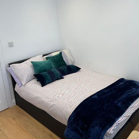 Self-Contained Flat On The 2Nd Floor You Will Share With One Other Guest, In A Family House 2 Minutes Walk From Tufnell Park Station 2Nd Floor With Stairs 런던 외부 사진
