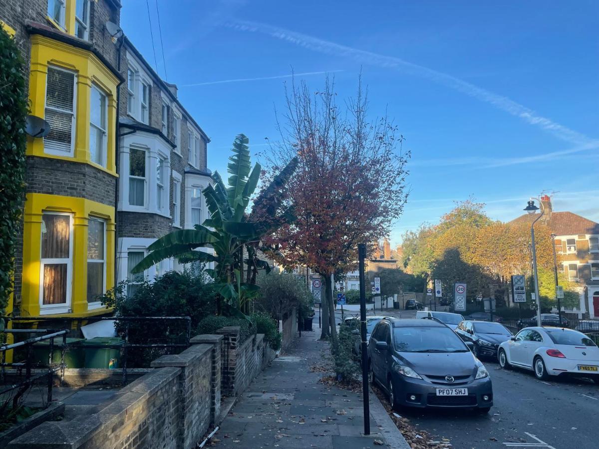 Self-Contained Flat On The 2Nd Floor You Will Share With One Other Guest, In A Family House 2 Minutes Walk From Tufnell Park Station 2Nd Floor With Stairs 런던 외부 사진