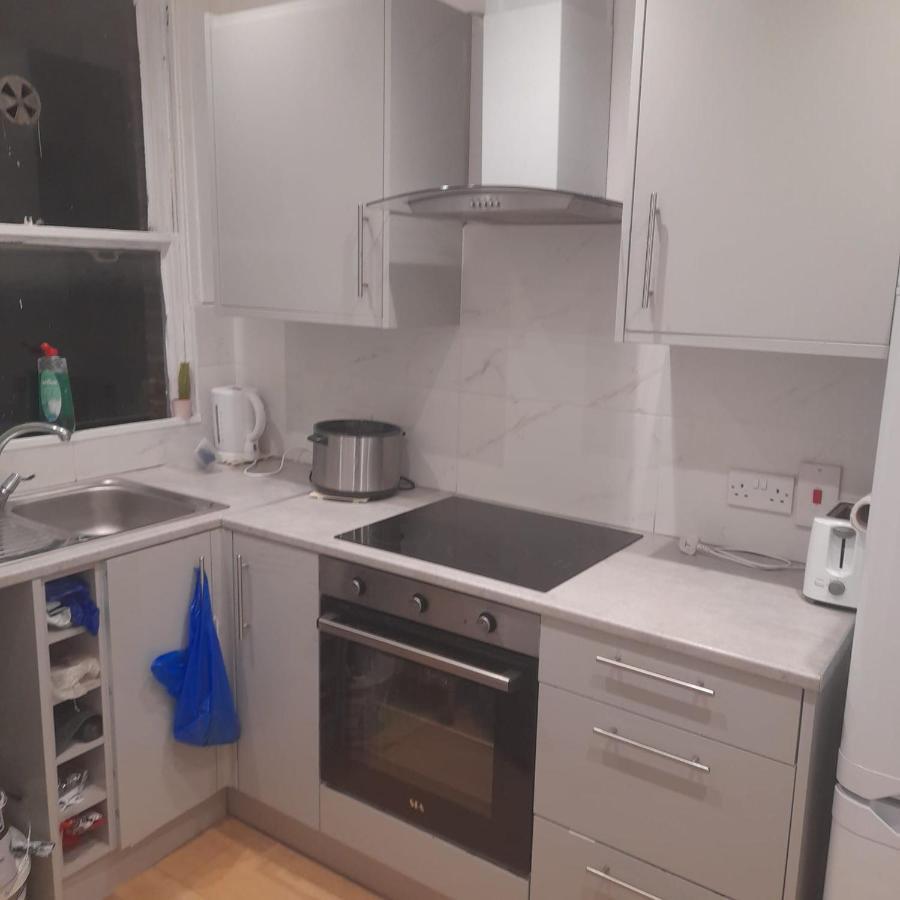 Self-Contained Flat On The 2Nd Floor You Will Share With One Other Guest, In A Family House 2 Minutes Walk From Tufnell Park Station 2Nd Floor With Stairs 런던 외부 사진