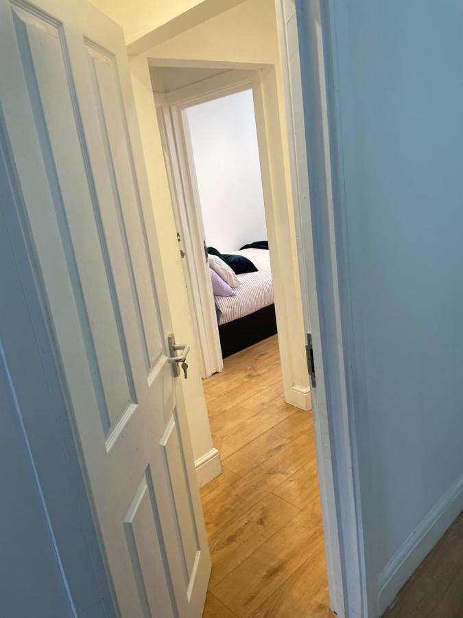 Self-Contained Flat On The 2Nd Floor You Will Share With One Other Guest, In A Family House 2 Minutes Walk From Tufnell Park Station 2Nd Floor With Stairs 런던 외부 사진
