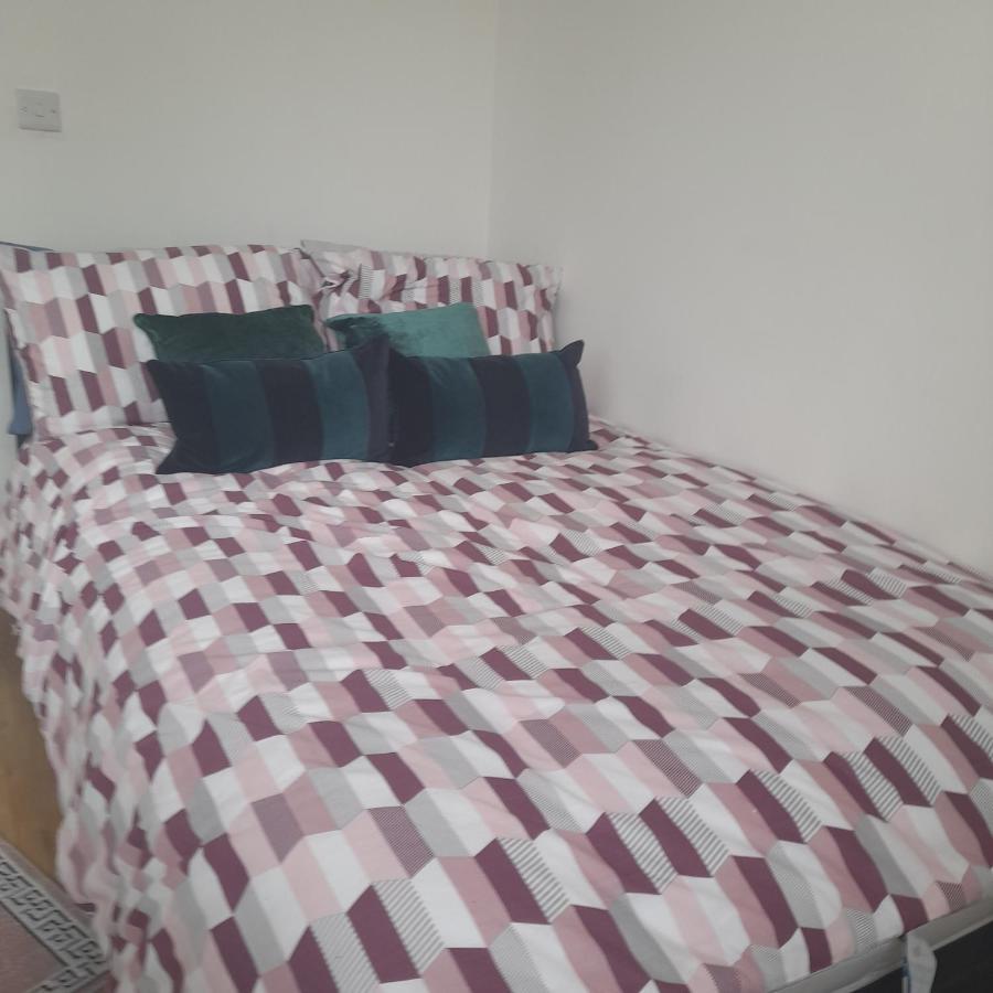 Self-Contained Flat On The 2Nd Floor You Will Share With One Other Guest, In A Family House 2 Minutes Walk From Tufnell Park Station 2Nd Floor With Stairs 런던 외부 사진